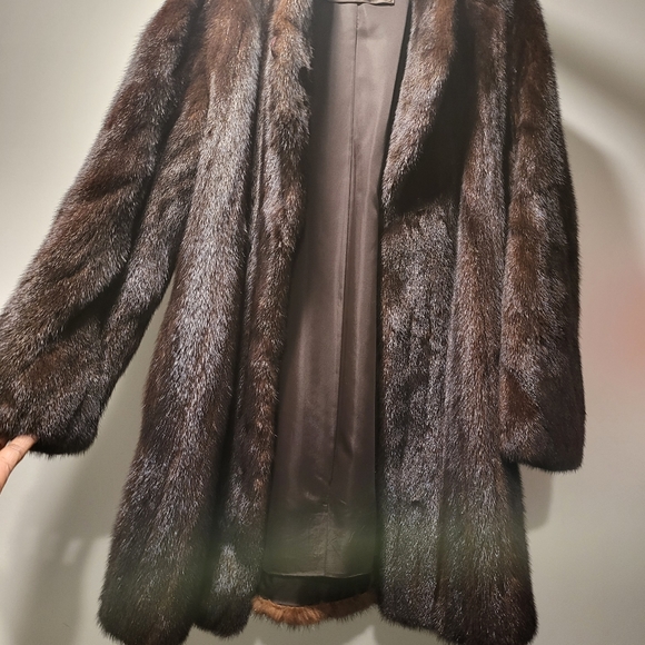 Mink Coat - Picture 2 of 3